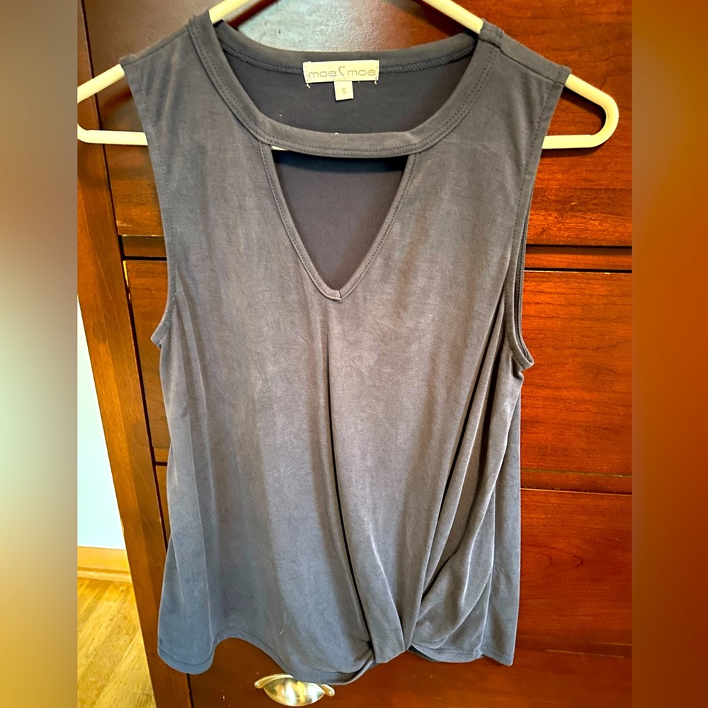 Women’s tank, size small